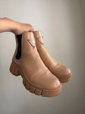 Guess boots size 6